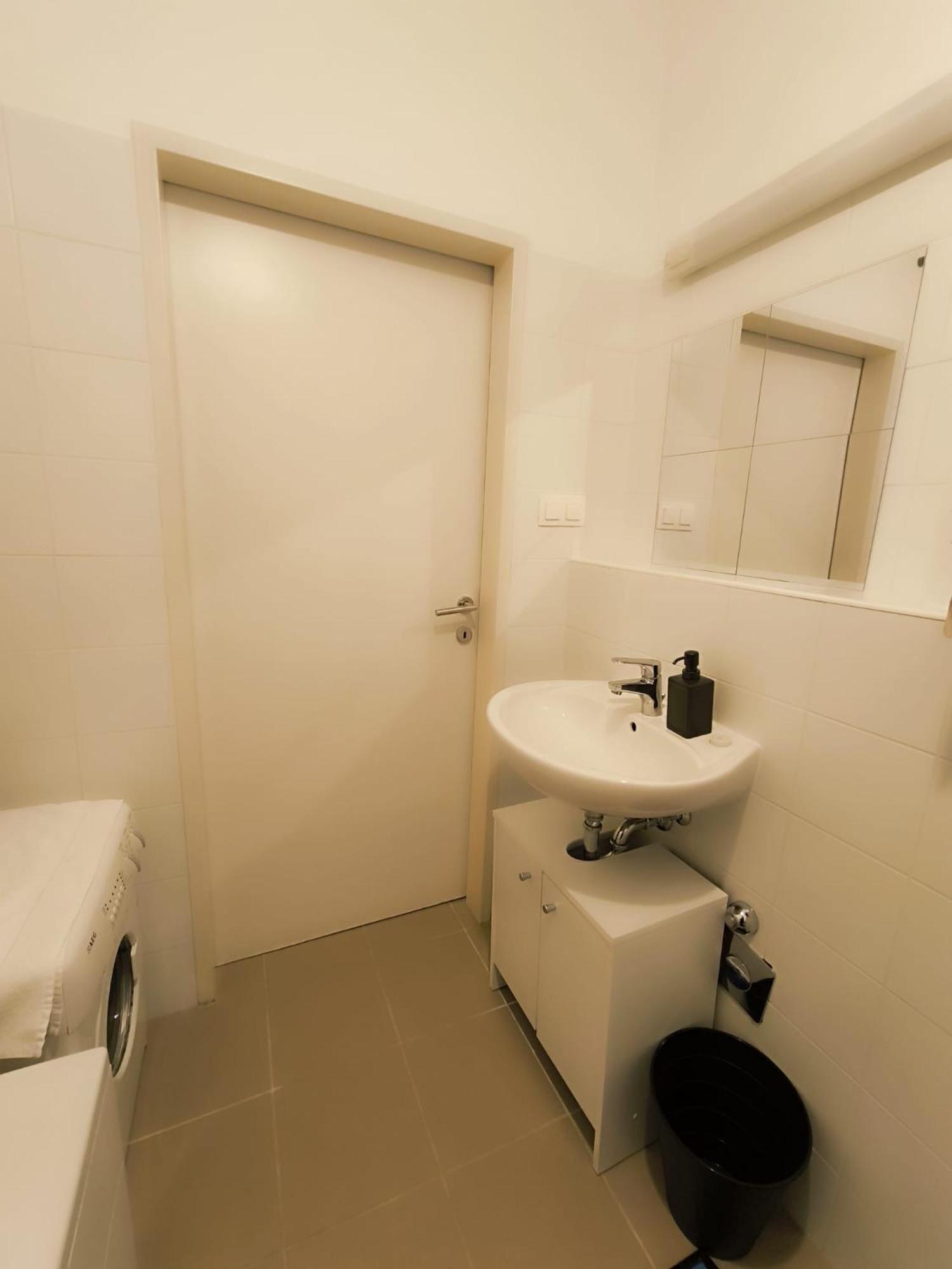 Pretty Apartment Next To Metro Station เวียนนา ภายนอก รูปภาพ